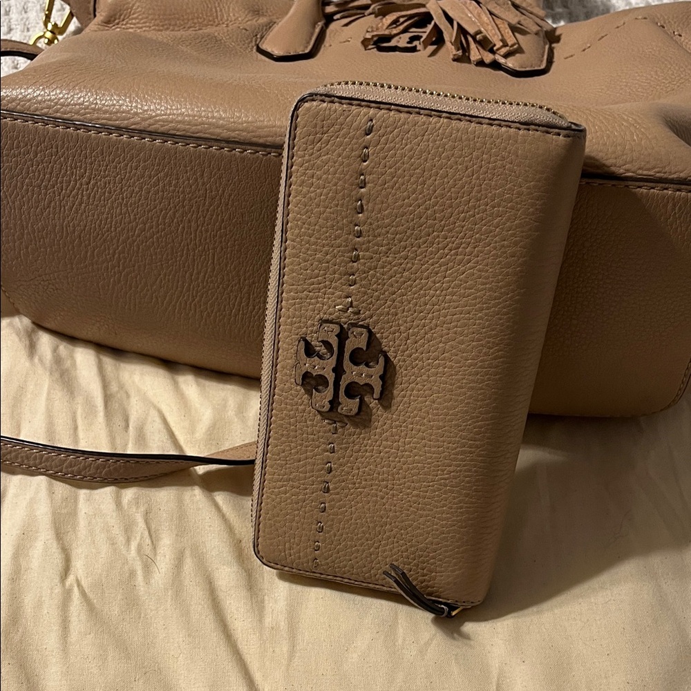 Tory Burch Mcgraw Satchel in Devon sand with Tassel - Picture 4 of 5